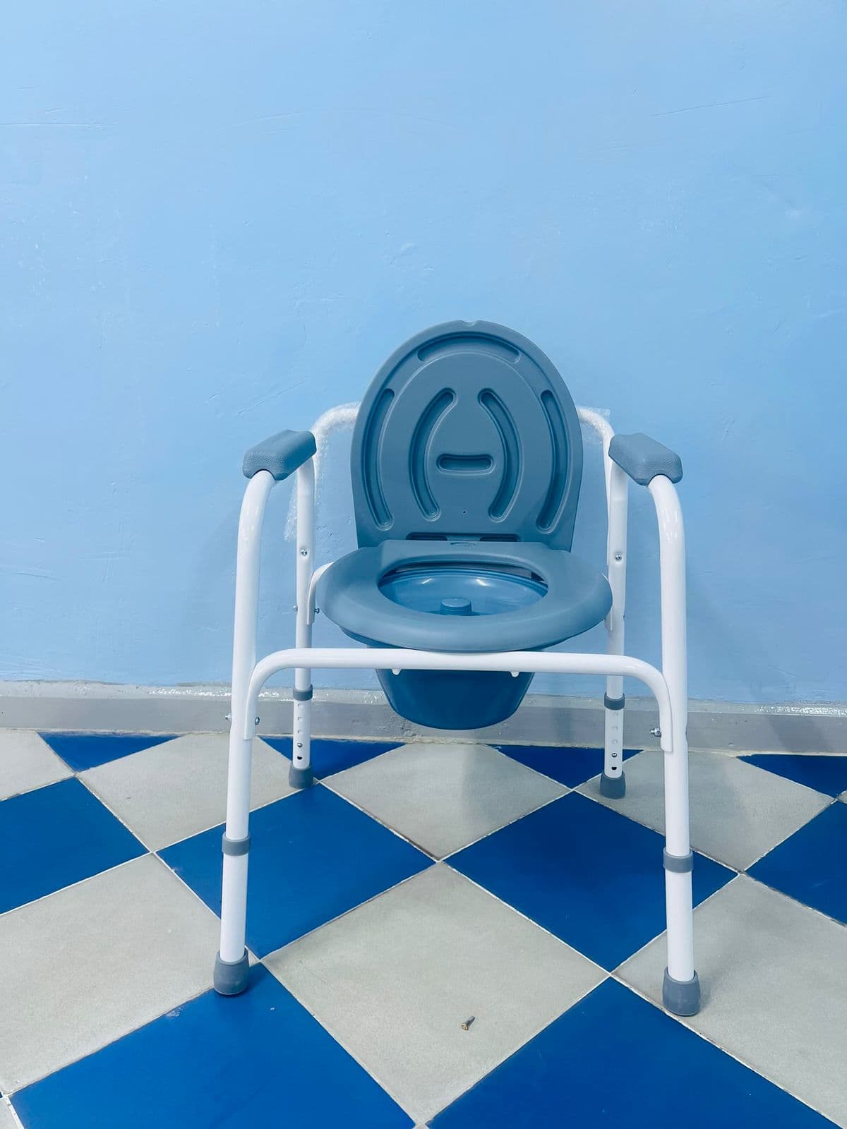 Commode Chair (Without Wheels)